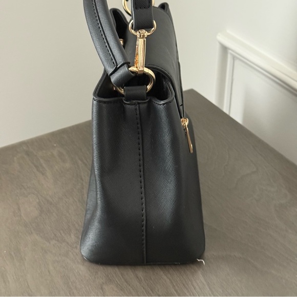 Elegant Black Letter V Crossbody Bag Gold Accent - Picture 4 of 10